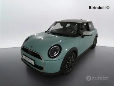 Usata Mini Cooper Favoured 156 CV (114 kW) 2024 Blu Utilitaria