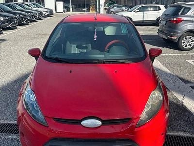 Begagnad Ford Fiesta 82 HK (60 kW) 2010 Röd Halvkombi