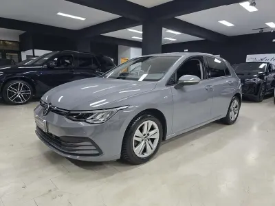 Usata VW Golf VIII Life 110 CV (80 kW) 2021 Grigio Berlina