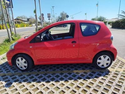 Usata Toyota Aygo 68 CV (50 kW) 2010 Rosso Utilitaria