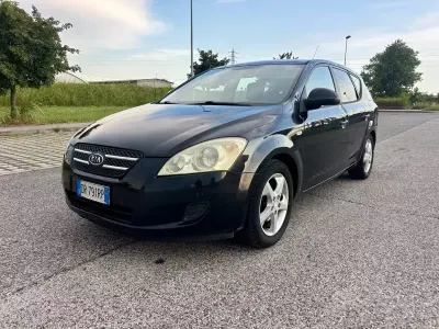 Usata Kia Ceed EX 122 CV (89 kW) 2008 Nero Utilitaria