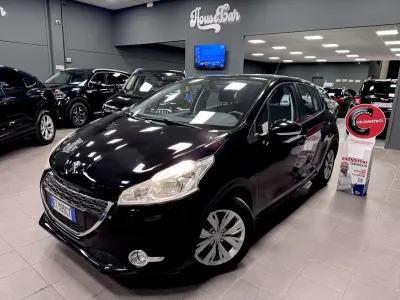 Usata Peugeot 208 Active 82 CV (60 kW) 2013 Nero Utilitaria