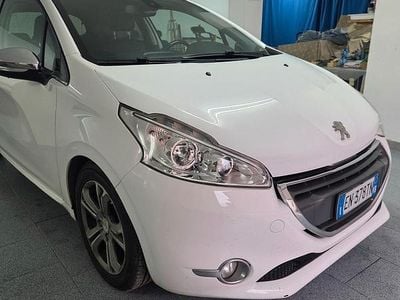 Usata Peugeot 208 Allure 92 CV (67 kW) 2013 Bianco Utilitaria