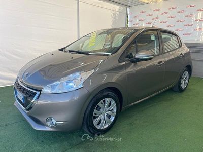 Usata Peugeot 208 82 CV (60 kW) 2013 Oro Utilitaria