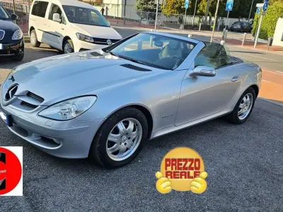 Usata Mercedes SLK200 163 CV (119 kW) 2006 Argento Cabrio