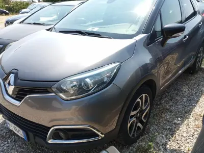 Usata Renault Captur Intens 110 CV (80 kW) 2016 Grigio SUV