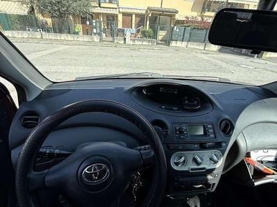 Usata Toyota Yaris Luna 86 CV (63 kW) 2005 Rosso Berlina