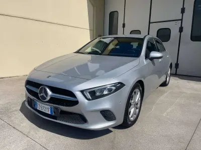 Usata Mercedes A180 116 CV (85 kW) 2019 Argento Berlina