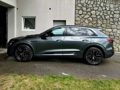 Usata Audi Q8 e-tron S-Line 300 kW (408 CV) 2023 Grigio SUV