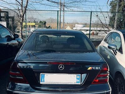 Usata Mercedes 220 2001 Blu Berlina