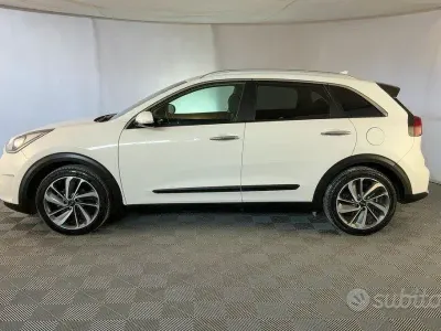 Käytetty Kia Niro Style 105 HP (77 kW) 2018 Valkoinen Katumaasturi