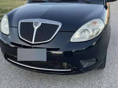 Usata Lancia Ypsilon 60 CV (44 kW) 2004 Nero Utilitaria