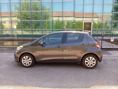 Usata Toyota Yaris 69 CV (50 kW) 2012 Grigio Utilitaria
