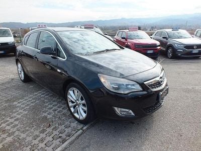Usata Opel Astra Cosmo 110 CV (80 kW) 2011 Nero Berlina