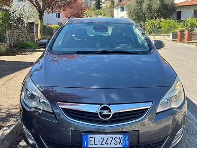 Usata Opel Astra Cosmo 110 CV (80 kW) 2012 Grigio Station wagon