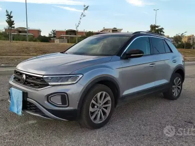 Usata VW T-Roc Life 150 CV (110 kW) 2022 Grigio SUV