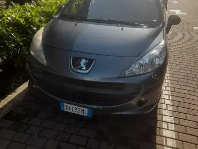 Usata Peugeot 207 75 CV (55 kW) 2006 Verde Utilitaria