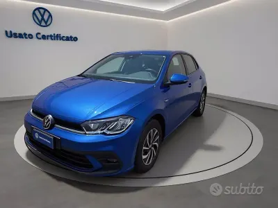 Usata VW Polo Life 80 CV (58 kW) 2023 Blue reef metalizzato Utilitaria