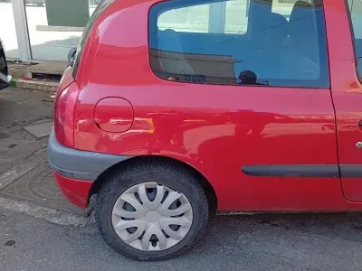Usata Renault Clio II 58 CV (42 kW) 1999 Rosso Berlina
