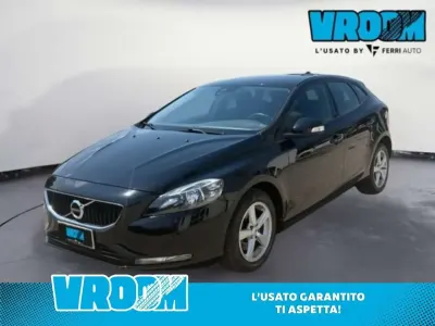 Usata Volvo V40 Kinetic 122 CV (89 kW) 2017 Nero Berlina