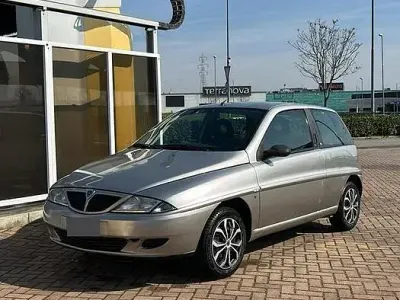 Usata Lancia Ypsilon 60 CV (44 kW) 2002 Grigio Utilitaria