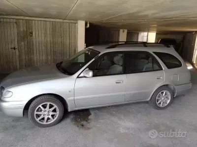 Usata Toyota Corolla 97 CV (71 kW) 2000 Grigio Station wagon