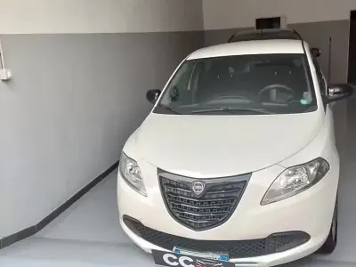 Usata Lancia Ypsilon Silver 69 CV (50 kW) 2013 Bianco Utilitaria