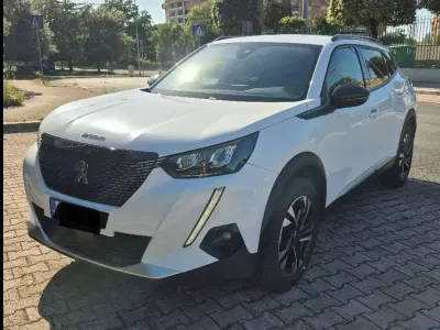 Usata Peugeot 2008 Allure 110 CV (80 kW) 2022 Bianco SUV