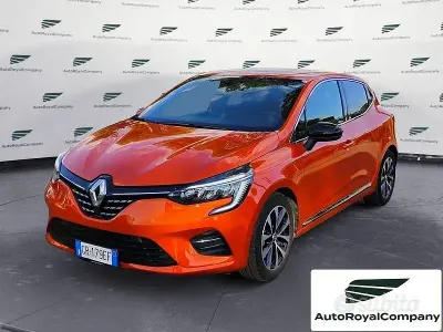Usata Renault Clio V Techno 145 CV (106 kW) 2023 Arancione Berlina