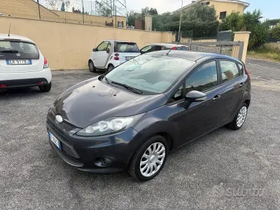 Usata Ford Fiesta 60 CV (44 kW) 2011 Marrone Berlina