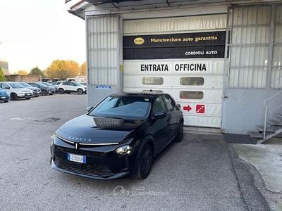 Usata Lancia Ypsilon 101 CV (74 kW) 2025 Nero Utilitaria