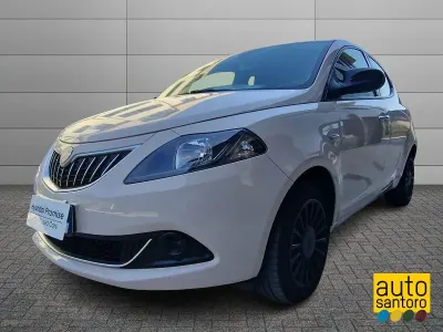 Usata Lancia Ypsilon Gold 69 CV (50 kW) 2022 Beige Utilitaria