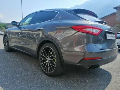 Usata Maserati Levante 275 CV (202 kW) 2019 Grigio SUV
