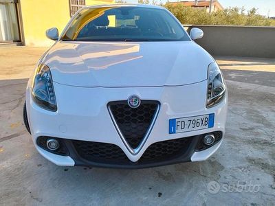 Usata Alfa Romeo Giulietta Exclusive 120 CV (88 kW) 2016 Bianco Utilitaria