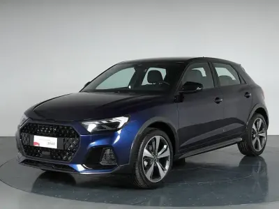 Nuova Audi A1 Ambiente 116 CV (85 kW) 2025 Blu navarra metallizzato SUV