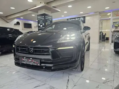 Usata Porsche Macan Chrono 265 CV (194 kW) 2022 Dark metal black SUV