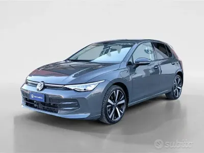 Usata VW Golf VIII Life 150 CV (110 kW) 2025 Grigio Berlina