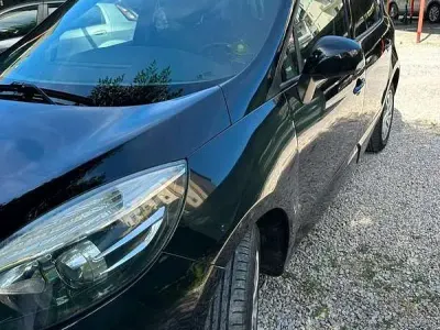 Usata Renault Scénic III 110 CV (80 kW) 2014 Nero Monovolume