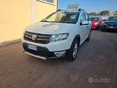 Usata Dacia Sandero Stepway 90 CV (66 kW) 2015 Bianco Berlina