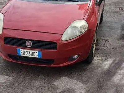 Usado Fiat Punto 75 CV (55 kW) 2010 Rojo Utilitario