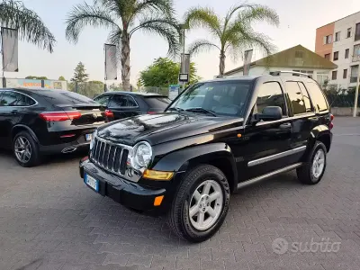 Usata Jeep Cherokee Sport 163 CV (119 kW) 2005 Nero SUV
