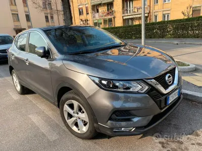 Usado Nissan Qashqai 140 HP (102 kW) 2019 Cinzento SUV