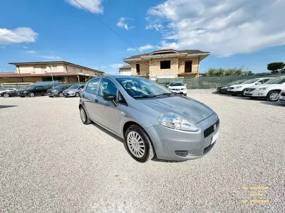 Usata Fiat Grande Punto 75 CV (55 kW) 2009 Grigio Utilitaria