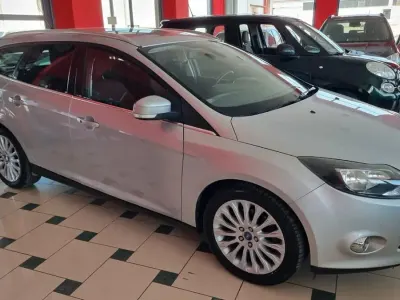 Usata Ford Focus Titanium 150 CV (110 kW) 2011 Argento Station wagon