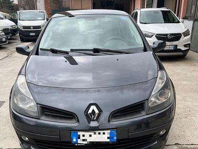 Usata Renault Clio II 98 CV (72 kW) 2006 Grigio Berlina