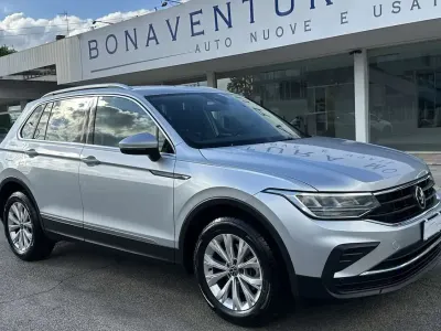 Usata VW Tiguan Life 150 CV (110 kW) 2023 Argento SUV
