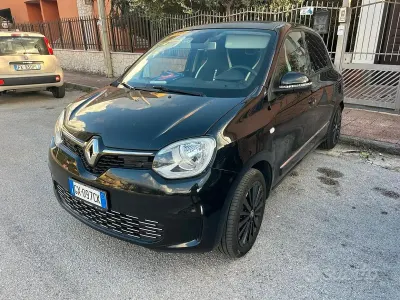 Usata Renault Twingo Urban Night 30 kW (42 CV) 2024 Nero Utilitaria