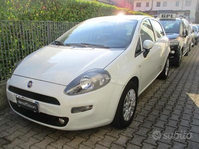Usata Fiat Punto Lounge 69 CV (50 kW) 2015 Bianco Utilitaria