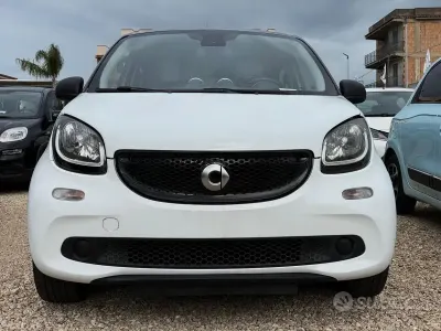 Usata Smart ForFour 71 CV (52 kW) 2016 Bianco Utilitaria