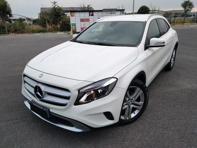 Usata Mercedes GLA200 136 CV (100 kW) 2015 Argento SUV